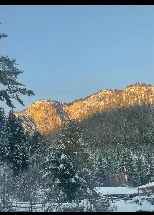 Camels Hump Guest Ranch Lumby Exteriér fotografie