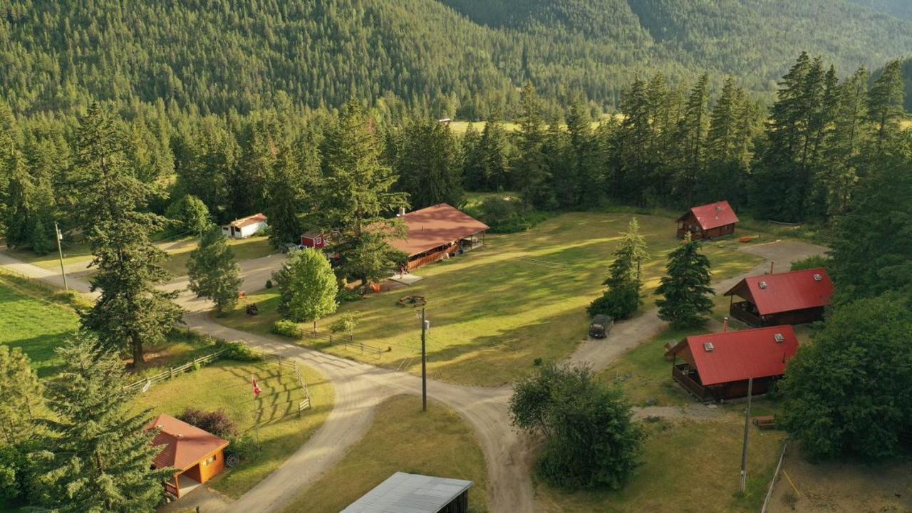 Camels Hump Guest Ranch Lumby Exteriér fotografie